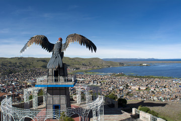 プーノの町並みとチチカカ湖　コンドルの丘より