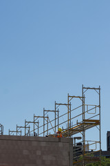 Immobilien Baustelle- Gebäude mit Gerüst - 