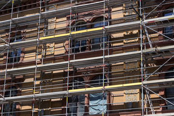 Gerüst vor Altbau Fassade - Baustelle