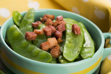 fresh green peas with bacon