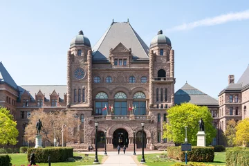 Foto op Canvas Queen& 39 s Park Building zetel van de provinciale regering van Ontario in Toronto overdag © TOimages