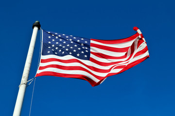 Obraz premium United States flag with blue sky background 