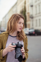frau fotografiert auf der straße