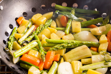 gemüsepfanne auf dem grill