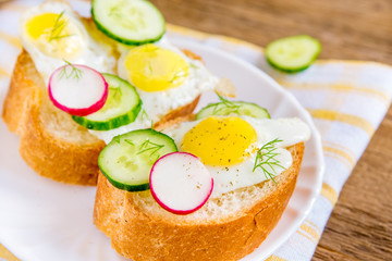 Buns with eggs and vegetables