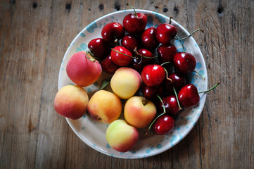 kirschen und apricosen