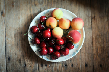 kirschen und apricosen