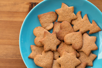 The blue plate with homemade cookies