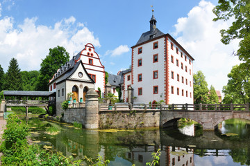 Schloss Kochberg mit Wassergraben