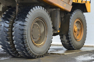 Quarry dump truck