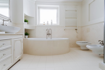 Naklejka na ściany i meble Elegant spacious bathroom