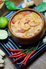 Tom yum kung  Sour prawn soup 
