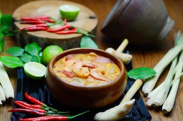Tom yum kung  Sour prawn soup 