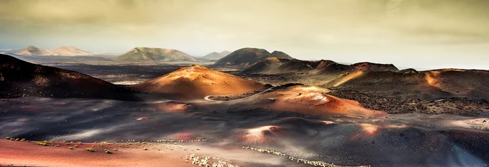 Gordijnen prachtig berglandschap met vulkanen © Ievgen Skrypko