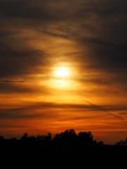 imposanter sonnenuntergang auf dem rhein 