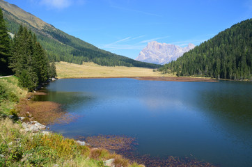 Fototapeta na wymiar Lago di Calaito