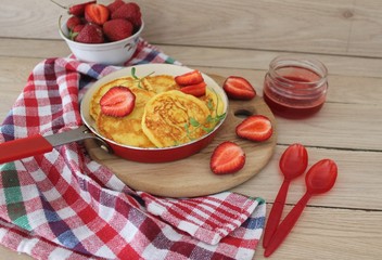 pancakes with strawberries