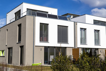 Obraz na płótnie Canvas Modern house with solar panel