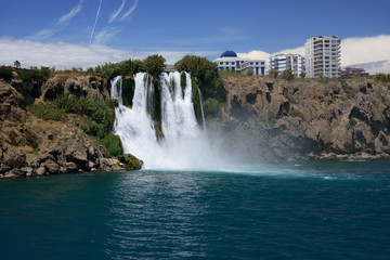Fototapeta premium Duden waterfall (Karpuzkaldiran) in Antalya, Turkey 