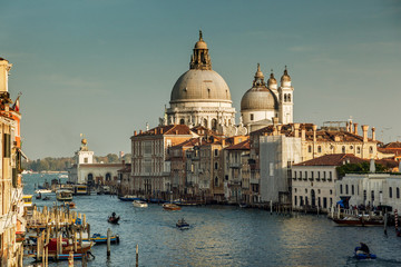 Basilika Santa Maria della Salute im Sonnenuntergang, Venedig, Italien © Iakov Kalinin
