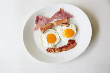 Breakfast with bacon , fried egg and orange juice