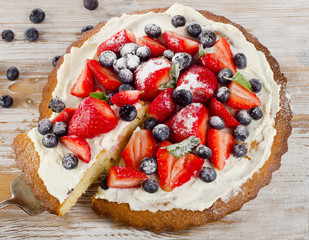 Cake with fresh berries