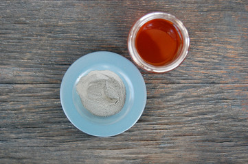 Obraz na płótnie Canvas Cosmetic clay in a ceramic bowl with honey. Spa body and face treatment 