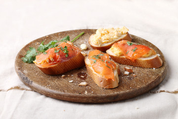 Scrambled eggs with smoked salmon, on baguette toast
