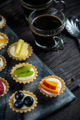 Fresh fruits mini tartlets served with coffee