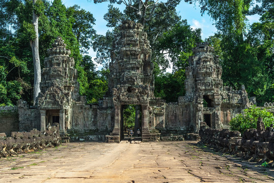 sight of the entry and of the gopuras of the archaeological enclosure of preah khan, siam reap, cambodia