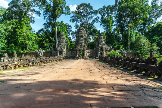 sight of the entry and of the gopuras of the archaeological enclosure of preah khan, siam reap, cambodia