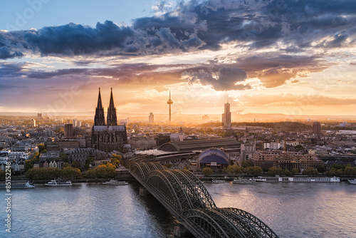 Cologne Cathedral and Hohenzollern Bridge, Cologne, Germany скачать
