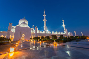 Fototapeta na wymiar Sheikh Zayed Mosque in Abu Dabi