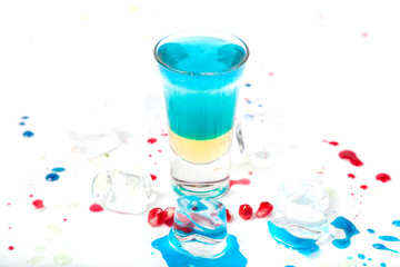 short blue coctail with ice and color drops