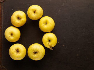 Still life/Apples arranged on wooden picnic table