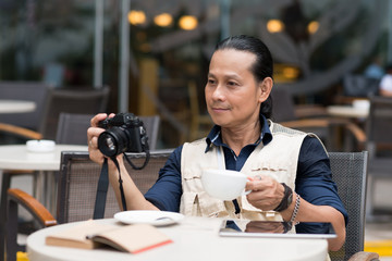 Photographer in a cafe