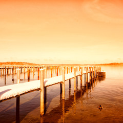 Obraz premium jetty on lake chiemsee, snow (187)