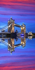 Naklejka premium Tower Bridge in the evening, London, England