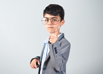 Child with vintage glasses pointing to the front