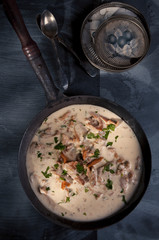 mushrooms in white sauce 