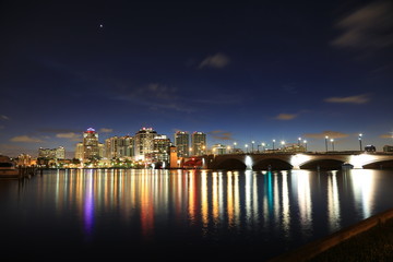 Fototapeta na wymiar West Palm Beach skyline at night