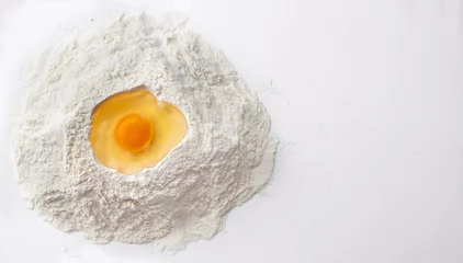 Abwaschbare Fototapete egg in flour background © maksimvasic1993