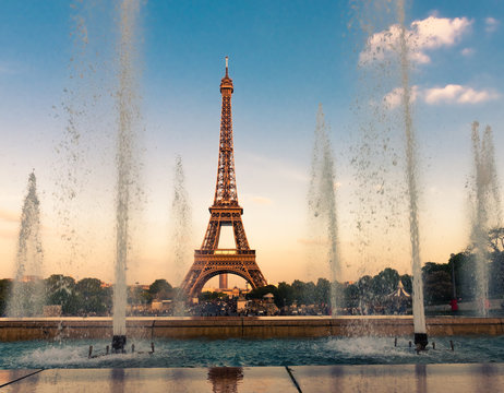 Eiffel Tower (La Tour Eiffel) with fountains.