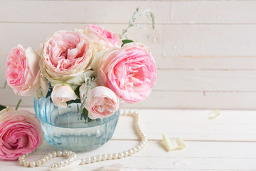 Sweet pink roses in vase