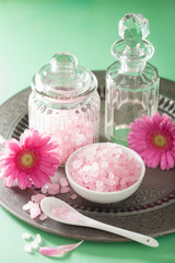 Obraz na płótnie Canvas spa aromatherapy with pink salt gerbera flowers
