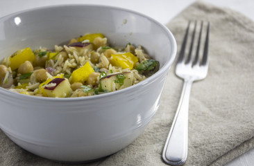 Rice salad with veggies, apples and chickpea 