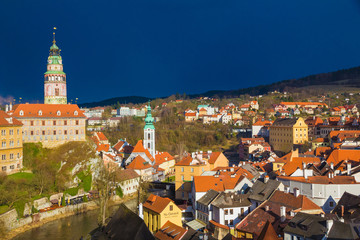 Obraz premium Cesky Krumlov castle with dramatic stormy sky, Czech Republic