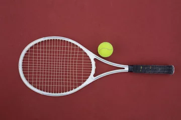 Rolgordijnen  tennis racket and balls on the tennis court © FAMILY STOCK