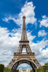 Fototapeta na wymiar Eiffel tower in Paris
