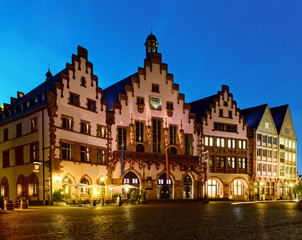 Fototapeta na wymiar Historic Center of Frankfurt at dusk